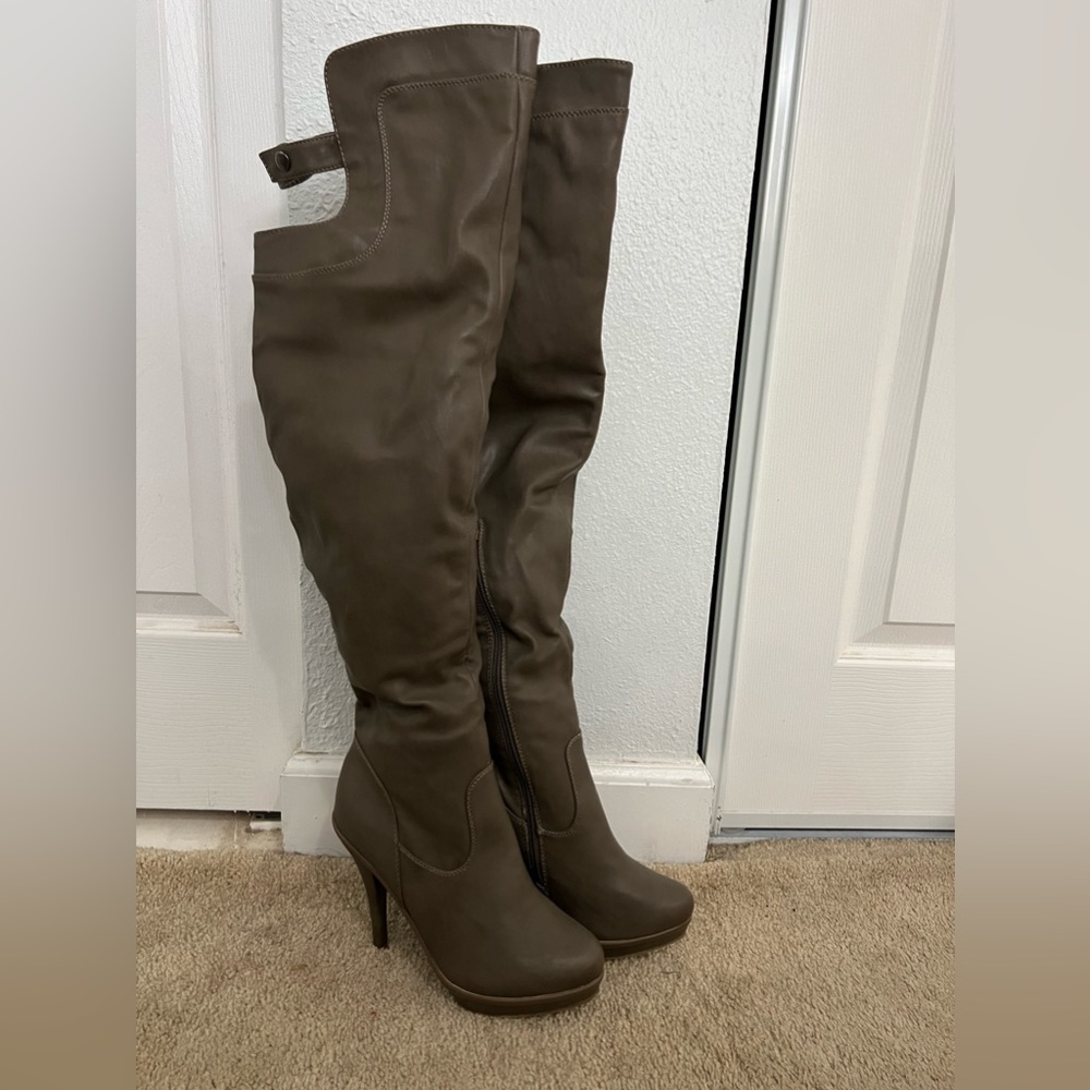 Wild diva knee high/thigh high heeled boots size 7.5